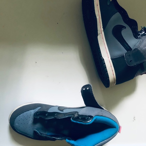 Nike girls :Size 3 youth - Picture 2 of 3